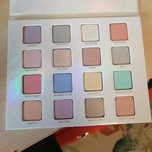 Lorac beauties who brunch palette